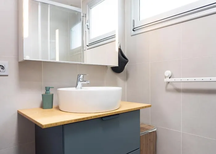 Tejita Pool And Chill By Sunkeyrents *